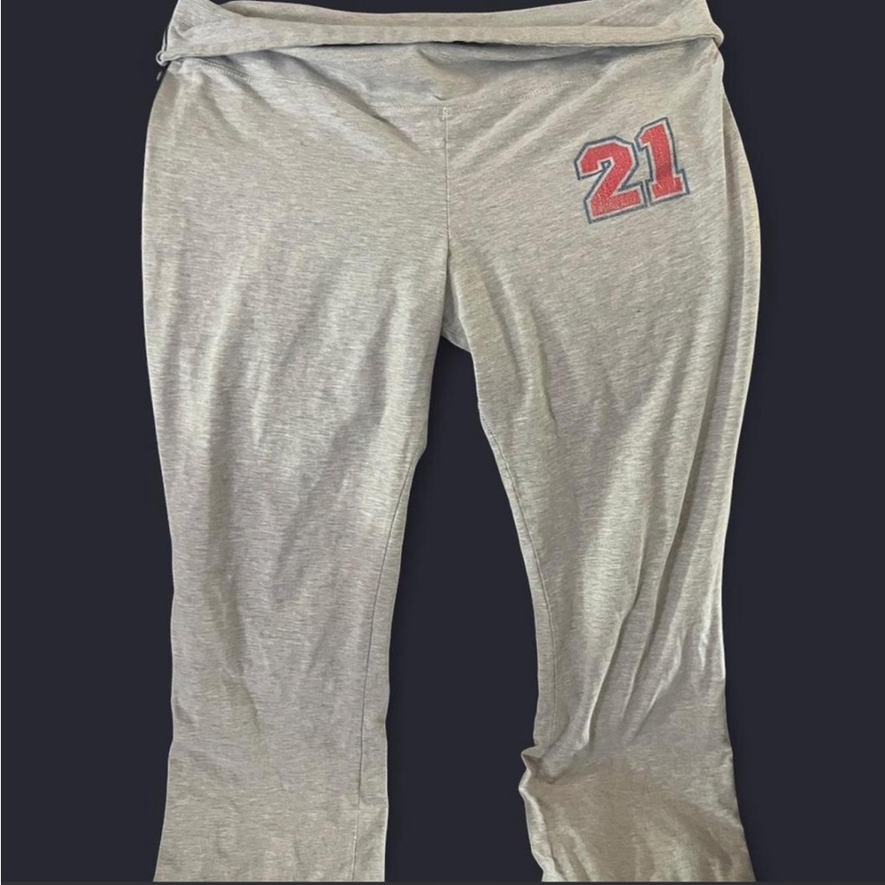 Rue21 Light Gray Leggings with Red '21' Graphic